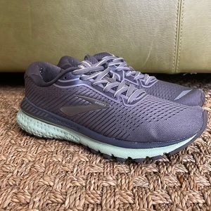 Brooks Adrenaline GTS 20 running shoe size 6.5